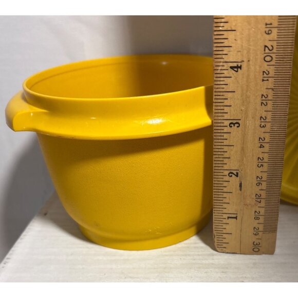 Vintage Tupperware Servalier Yellow Bowl With Push Lid Model 886-15 Canada - Picture 8 of 9